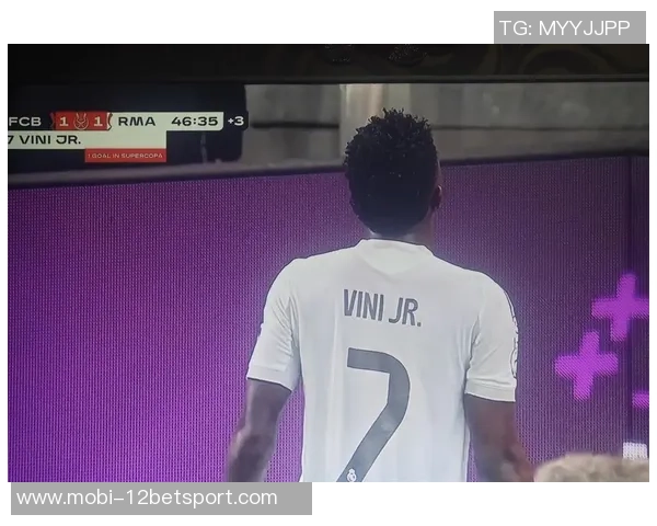 姆巴佩乘私人飞机抵达沙特全力以赴备战西超杯决赛