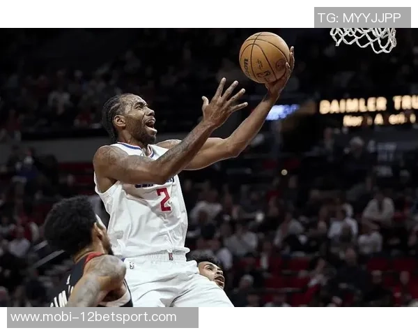 莱昂纳德半场表现平平仅得8分3板2助1断状态堪忧需提升竞技状态